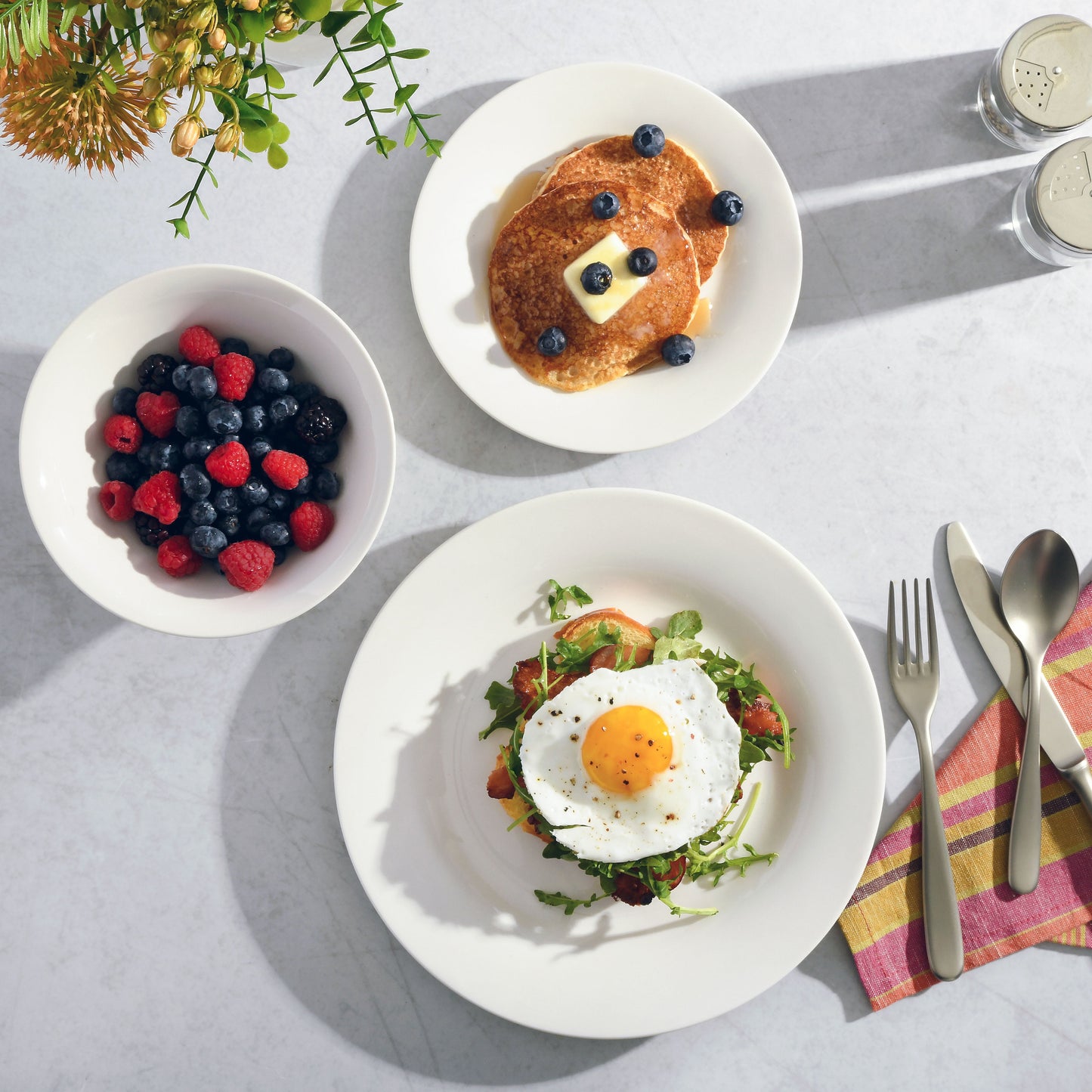 Everyday round White Stoneware Dinnerware Set, 12-Piece